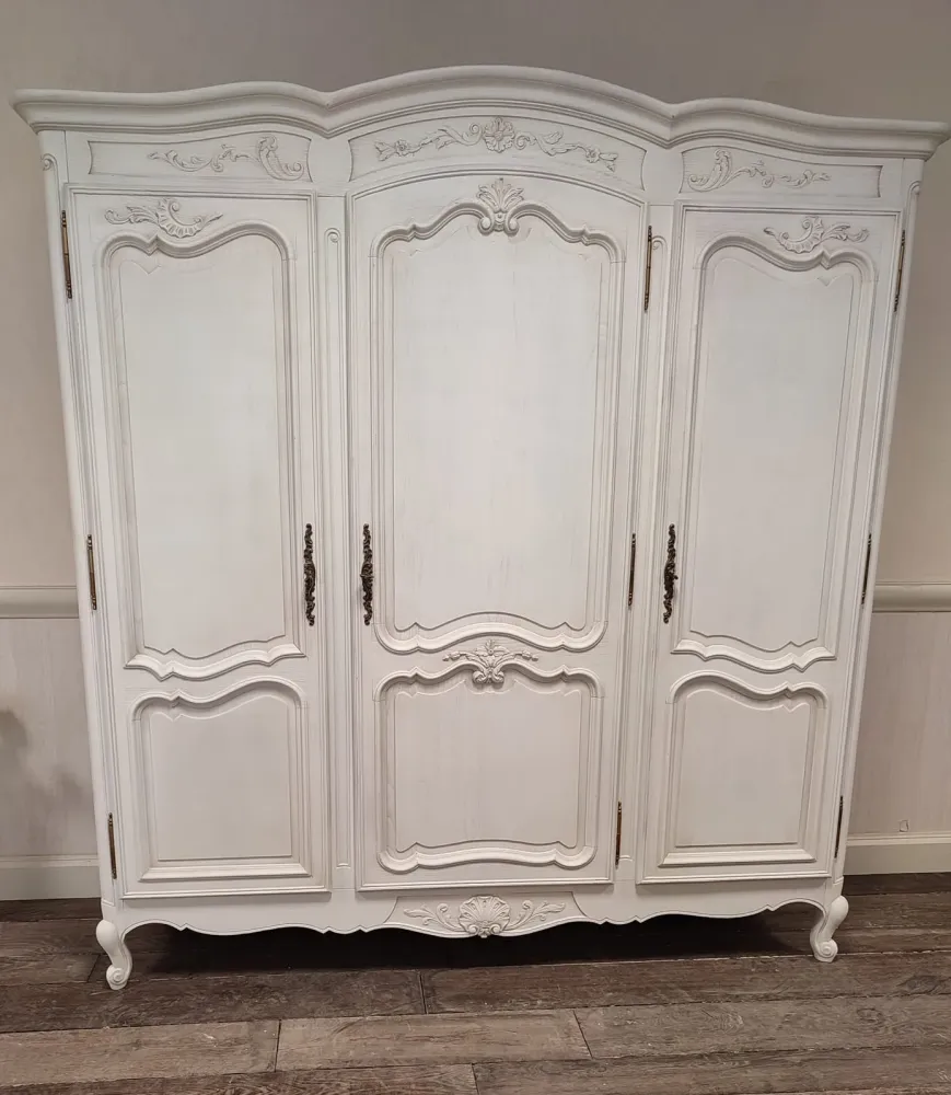 ARMOIRE RELOOKEE