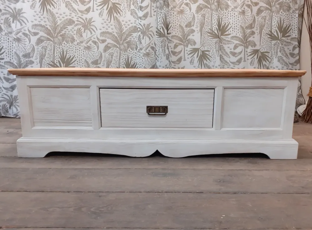 TABLE BASSE EN PIN RELOOKEE